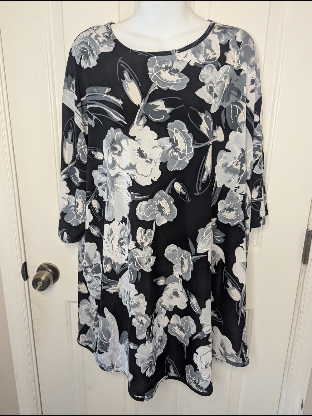 Alvajo Clothing 5X Tunic Top Shirt Womens Gray Black White Floral Short Sleeve